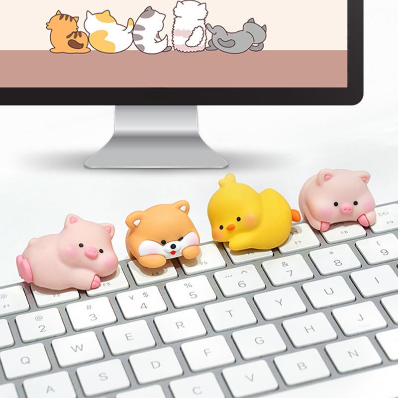 Creative Cartoon Party Park Cute Mini Car Widget Office Desktop Decoration Cute Little Pink Pig Cat Desktop Figurines Miniatures