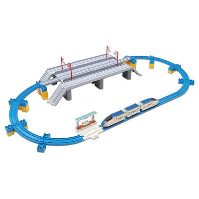 TAKARA TOMY Plarail W7 Serie Hokuriku Shinkansen Shinkansen Eisenbahn-Straßenbrücken-Set, Zug, Eisenbahnspielzeug, Alter 3+