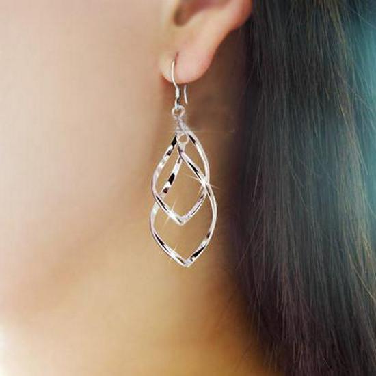 

European & American Style Twisted Rhombus Alloy Stud Earrings for Women золотой