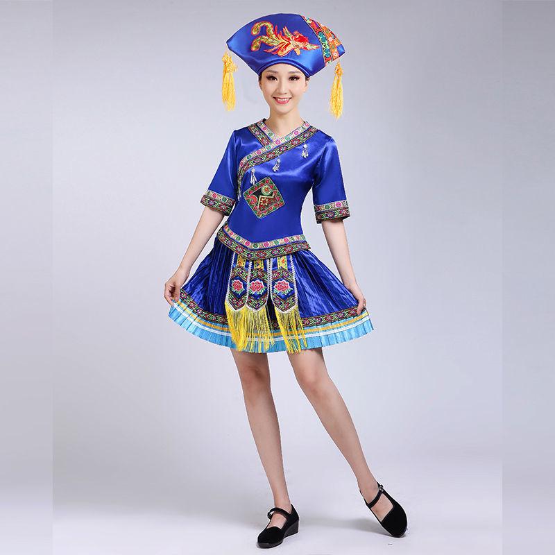 Guangxi 3. března Zhuangský ženský festivalový taneční kostým