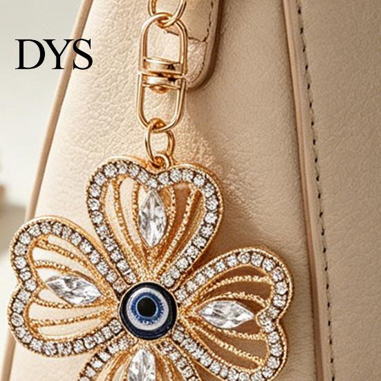 Keychain Pendant Rhinestones Inlaid Four-Leaf Clover Design Key Four Leaf Chain with Anti-Oxidation Lobster Clasp Decorative Backpacks Accessory Wear
