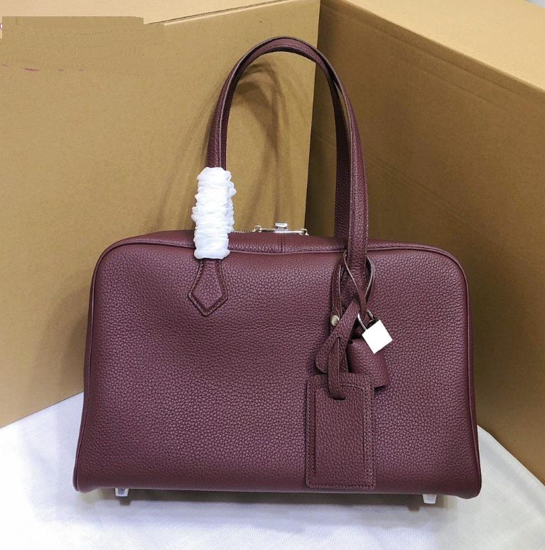 

2025 Новая сумка Victoria из кожи TC Кожаная женская сумка Сумка Boston Сумка для поездок большой вместимости Сумка через плечо Сумка 35x13x22cm вино красного