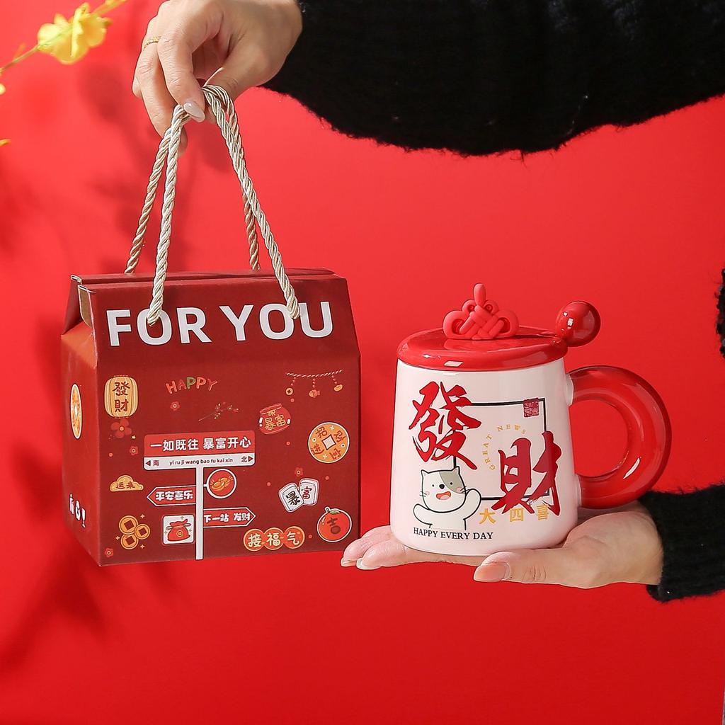 Give girlfriends gifts, mugs with lids, gift boxes, ceramic cups, household water cups, female cute office cups.