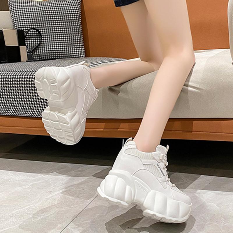 Eenfargede sportssko med tykk såle for kvinner Høy ankel Pustende fritidssko 10CM Mote tykksålede løpe- og fritidssko
