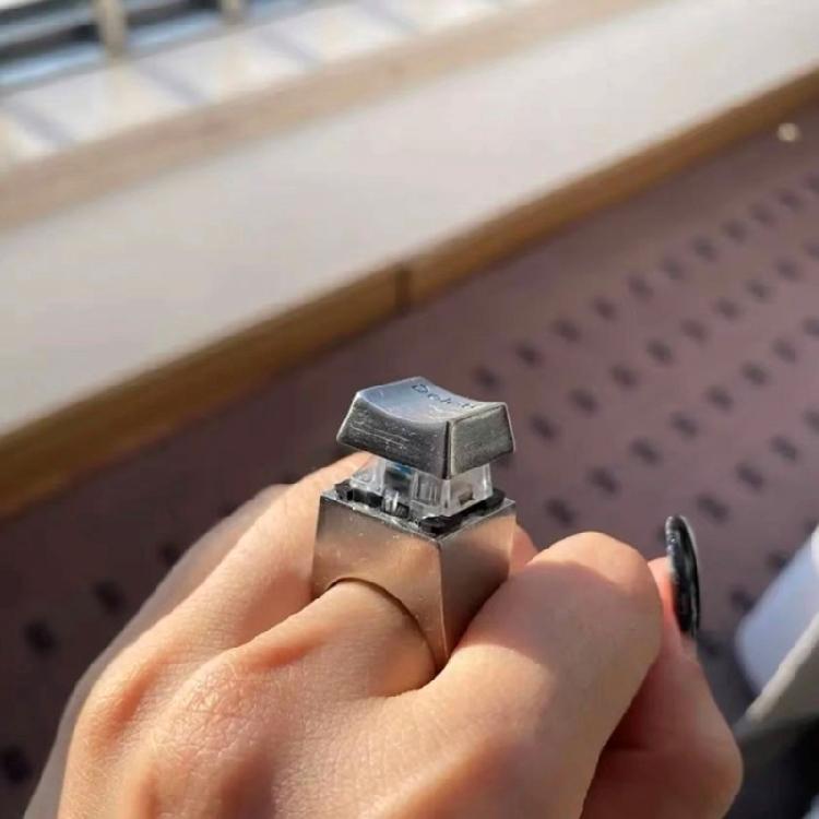 Modern Deletes Key Rings in Sturdy Alloy Materials Jewelry Accessory for Creative People Daily Use Stylish Outfits