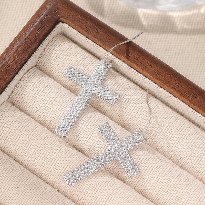 Vintage Silvery Plated Cross Shaped Dangle Earrings Women's Classic Hammer Pattern Handmade Pendant Earrings Jewelry Accessories
