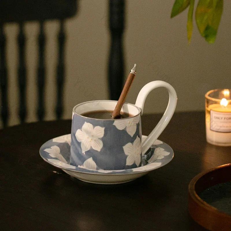 Ručně kreslené retro keramické šálky na kávu, špičkový reliéfní květinový hrnek, lehký luxusní šálek a podšálek do kavárny, více stylů, dárky