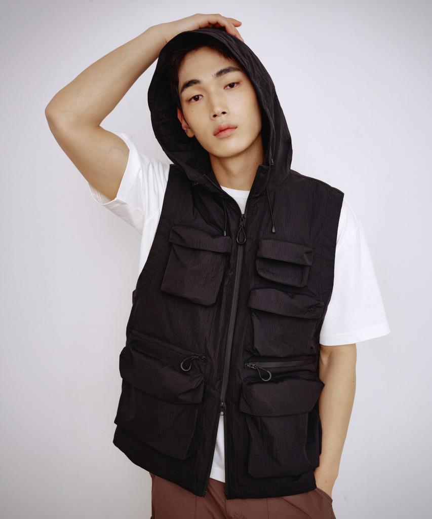 Kalapatthar Multi Pocket Nylon Hooded Vest - Black