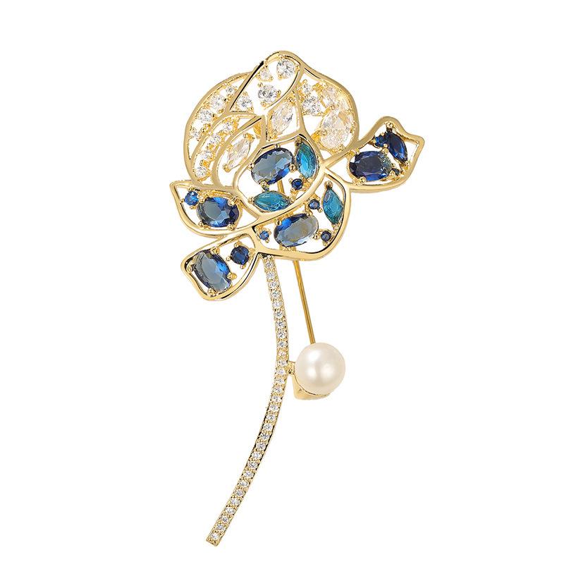 Elegant Zirconia Lotus Brooch: Sophisticated Suit Accessory