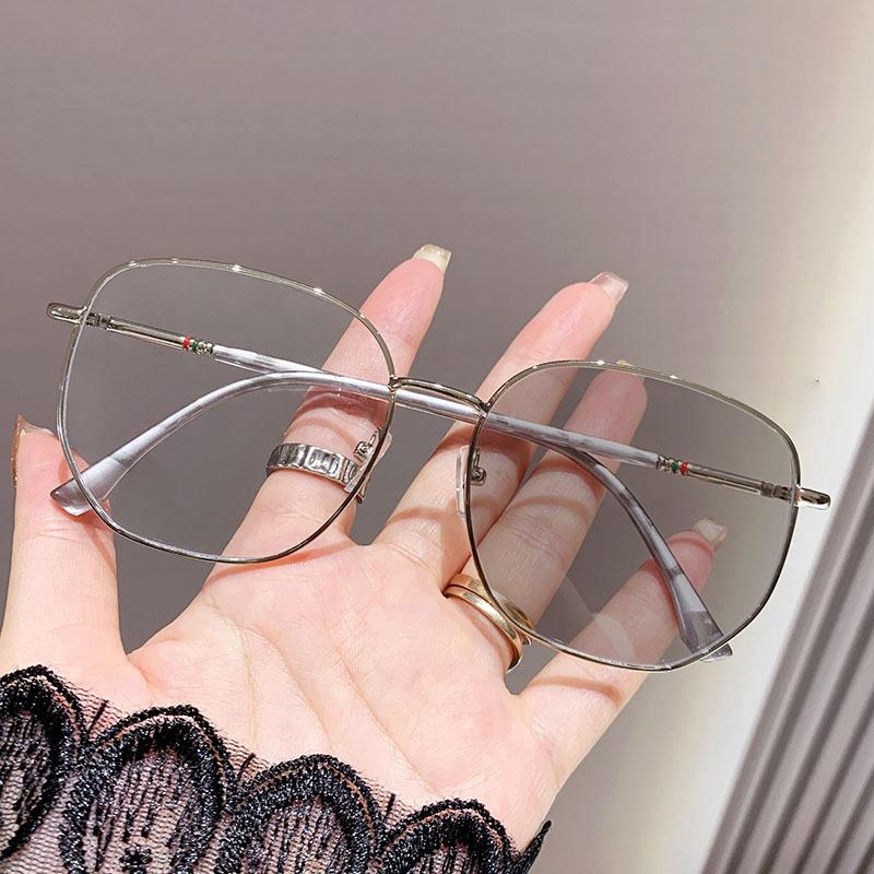 Po-sensitive Color-changing Gold Wire Frame Anti-blue Light Nearsighted Glasses - Elegant Business Style Model