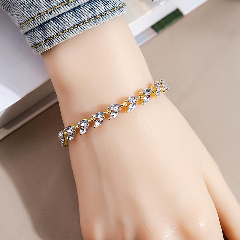 Love Flash Diamond Bracelet, Fashionable Color Willow Leaf Diamond Jewelry Design Light Luxury Accessories