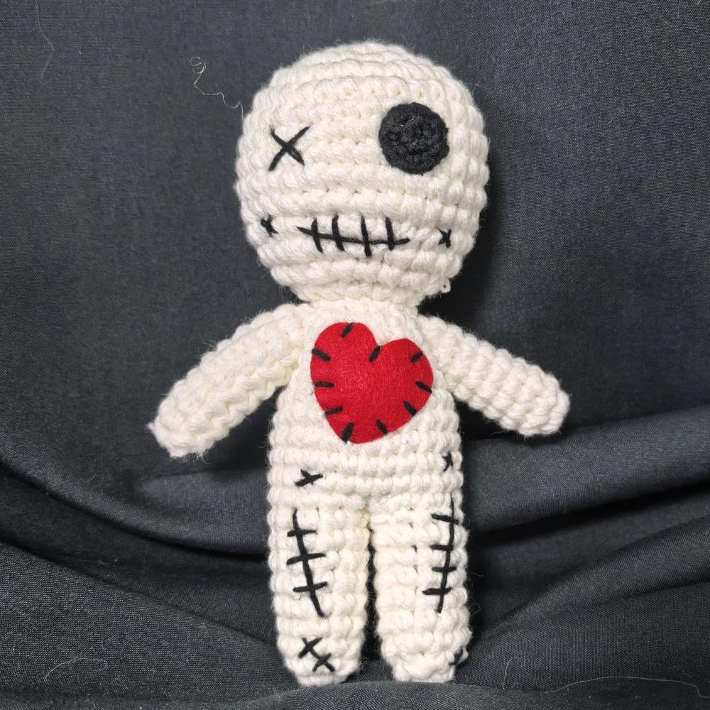 Verschiedene Farben Handgemachte Thailändische Voodoo-Puppe Einzigartiges Gruseliges Horror-Party-Ornament Hexerei Scherz-Requisiten für Halloween Weihnachtsdekoration