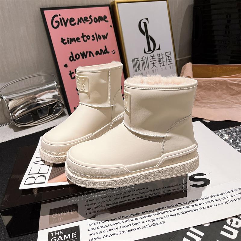 

Korean version 2025 winter new leather thickened northeast snow cotton boots short boots flat shoes bread shoes white shoes women s shoes 35