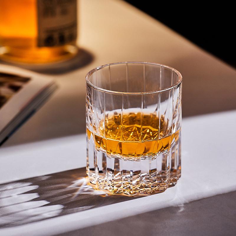 Handcarvat K9-kristallwhiskyglas - Lyxig Edo Kiriko Stjärnburst Design