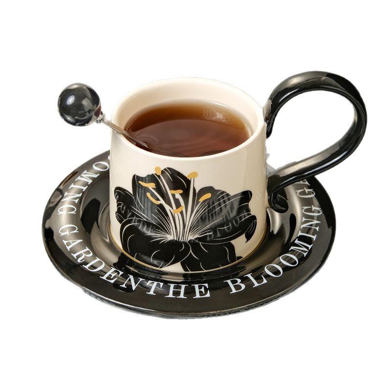 Französischer Retro-Stil Kaffeetasse und Untertasse Set Hohes Erscheinungsbild Nachmittagstee Tassen Restaurant und Café Designgefühl Keramiktassen