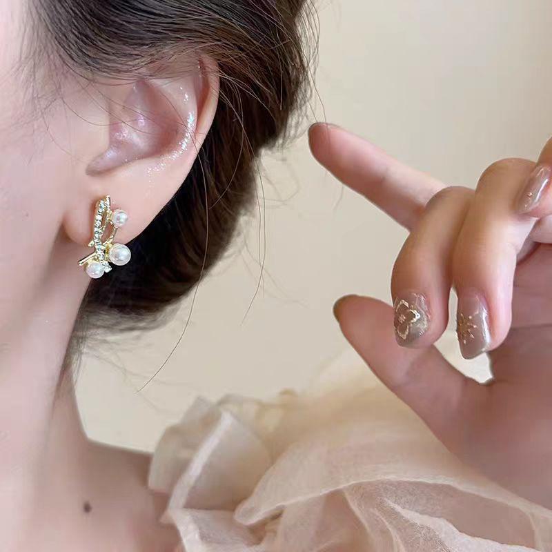 Light Luxury Exquisite Retro Temperament Cross Micro Inlaid Pearl Stud Earrings Niche Design High Sense Versatile Commuter Earrings