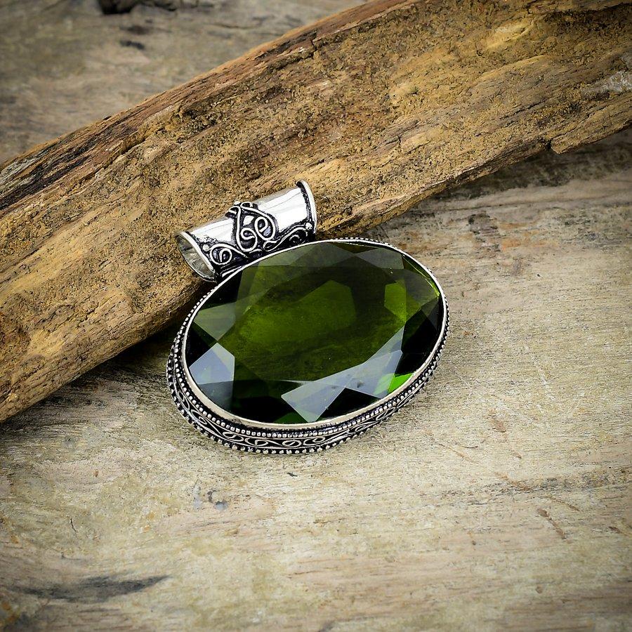 

Peridot Gemstone Handmade 925 Sterling Silver Jewelry Pendant 1.38 M-56