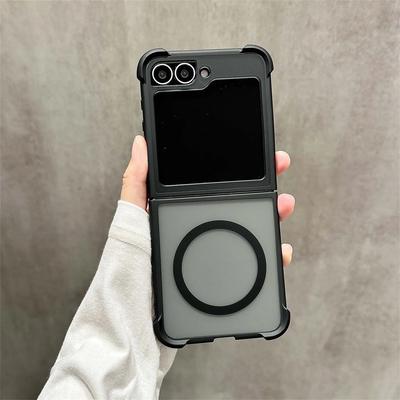 Dla MagSafe Magnetyczne Półprzezroczyste Matowe Etui na Telefon Dla Samsung Galaxy Z Flip 6 5 4 3 Flip6 Flip Flip4 Flip3 5G Odporne na Wstrząsy Pokrowiec