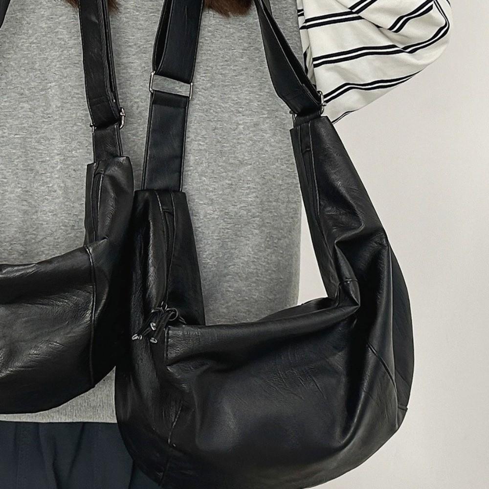Leather Dumpling Shaped Bag Large Capacity Travel Shoulder Bag Japanese Style Crossbody Bag  Sports