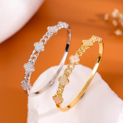 Four Leaf Clover Flower Bracelet with Hollow Out, Light Luxury, Fashionable and High-end Temperament, Ladies' Bracelet