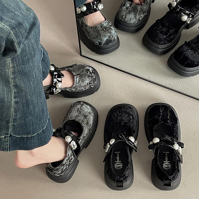 Niche one-word buckle pearl loafers retro summer 2025 new versatile trendy bow Mary Jane shoes women