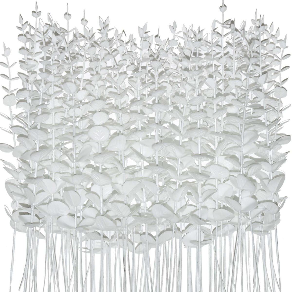 

Композиция из искусственных цветов с флокированным эвкалиптом - подвесной декор из золота, серебра, белого, черного, матового зеленого цветов белый