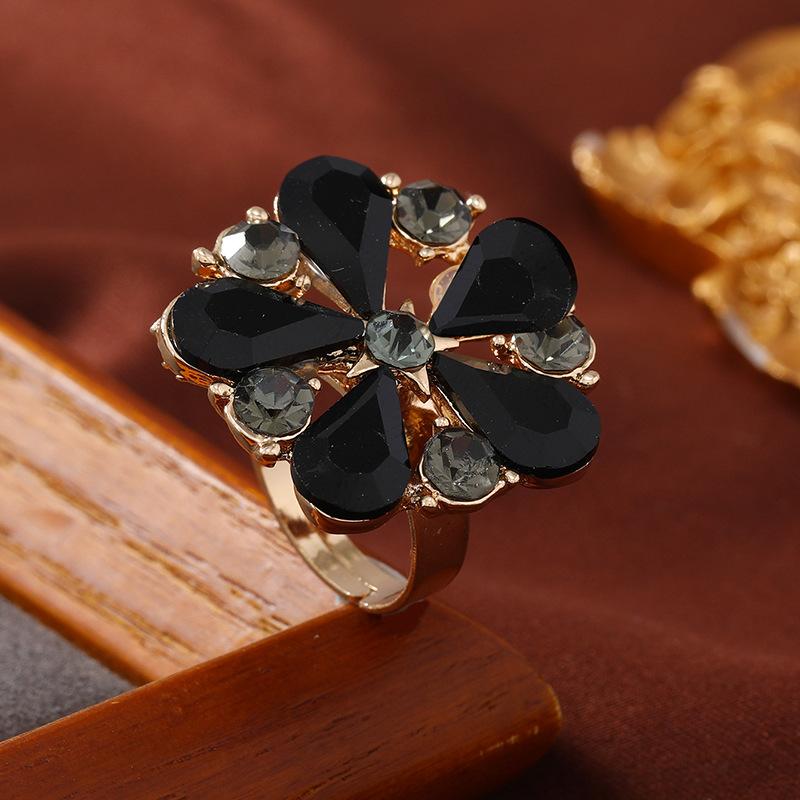Small niche design, exaggerated personality, big flower index finger ring style, high-end scarf buckle, trendy opening ring for women