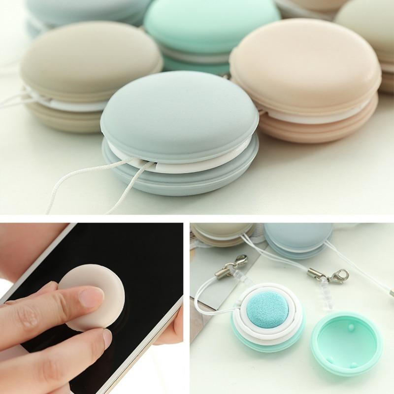 This Is a Portable And Versatile Cleaning Cloth Made of Microfiber, Designed for Screens And Eyeglasses. It Features a Compact And Sturdy Design