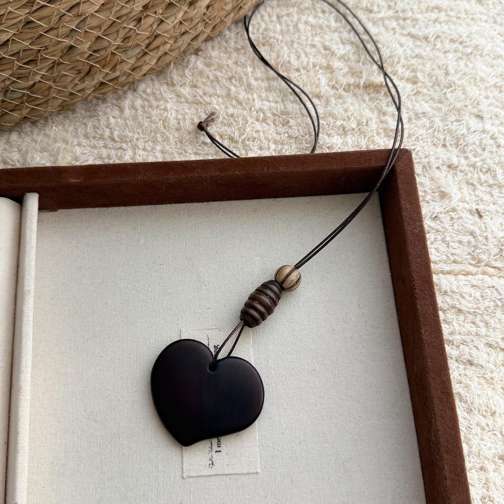 Wood chips irregular round square pendant necklace retro ethnic style collarbone chain design sense sweater chain women