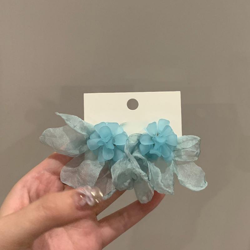 Dopamine petal mesh stud earrings new popular seaside vacation wind earrings exaggerated temperament versatile earrings wholesale