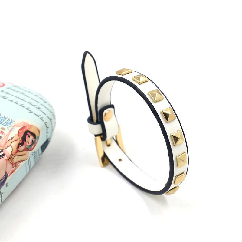 

Браслет из ПУ кожи с золотыми заклепками в корейском стиле для женщин - Модный, Универсальный, Уличный стиль с пряжкой-булавкой белый