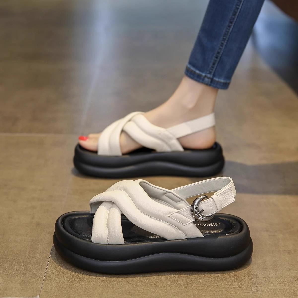 

Женские сандалии на толстой подошве с увеличением высоты, лето 2025, новые, на одной педали, для улицы, пляжная обувь, нескользящие сандалии на мягкой подошве 40