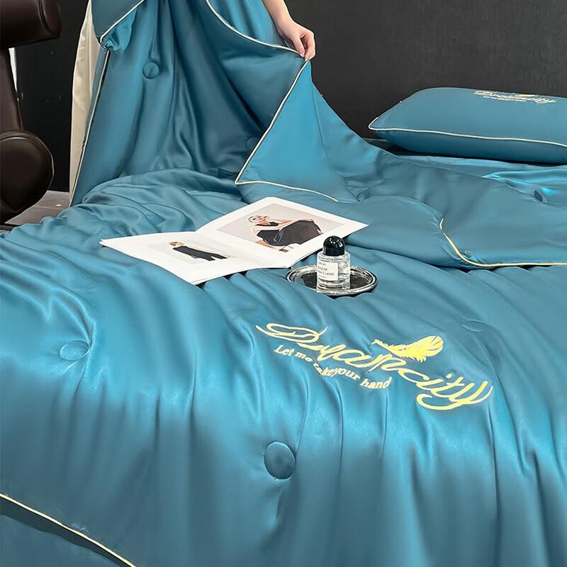 UOSU Ice Silk Summer Quilt Set