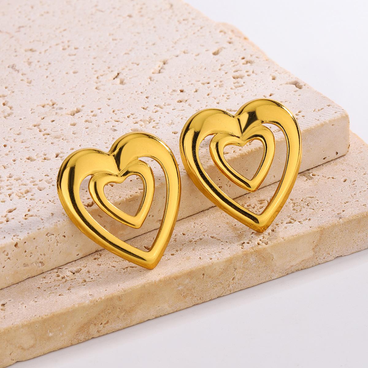 Europe and the United States hot-selling irregular geometric stripes love titanium steel stud earrings, advanced sense does not fade love earrings