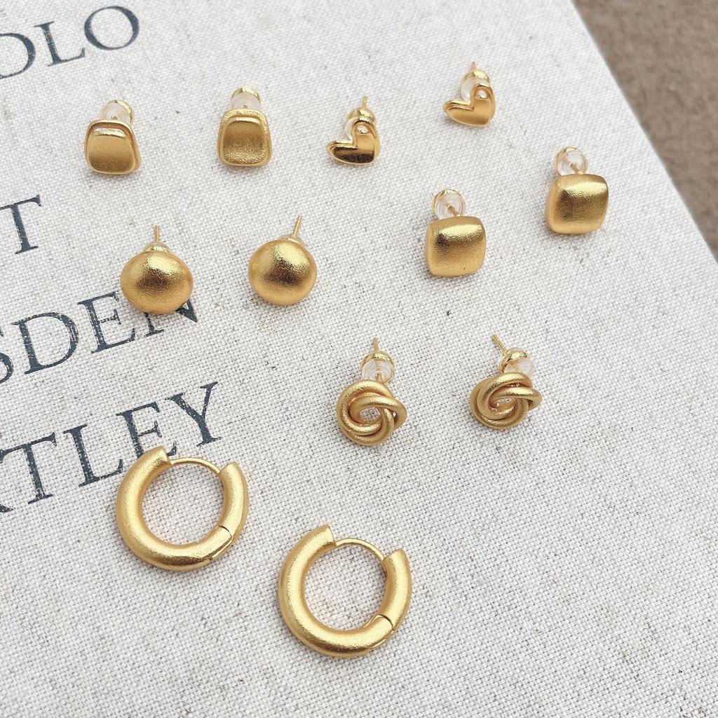 INS Style European & American Simple Luxury Fashion Hoop Earrings - Elegant, Versatile, and Sophisticated Design