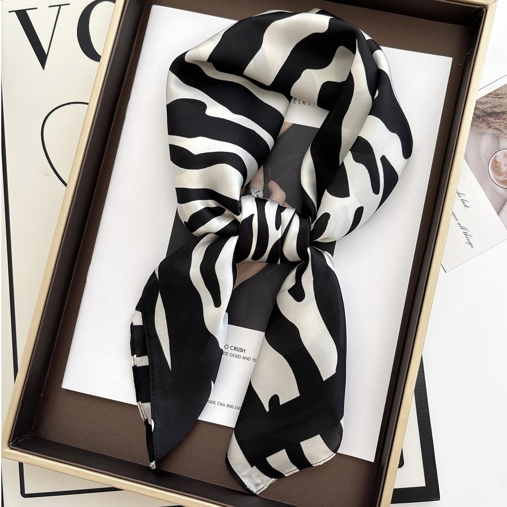 New Literary Fashionable Bandana Imitation Silk 70*70Cm Temperament Square Scarves Women SpringSummer Soft Satin Scarf