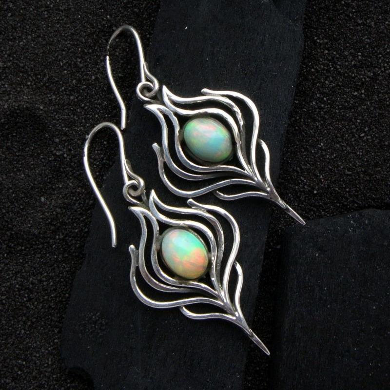 Imitation Turquoise Hollow Peacock Feather Shape Dangle Earrings for Women Vintage Silvery Plated Pendant Jewelry Crafts