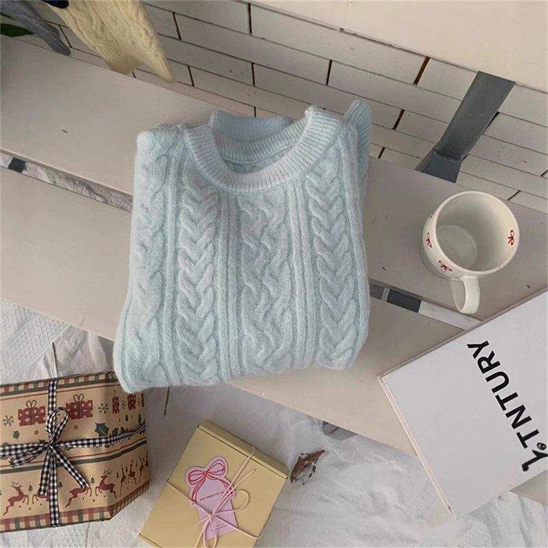 A Gentle Round-neck Braided Pullover Sweater for Women, A New Loose and Soft Knitted Top for Autumn and Winter