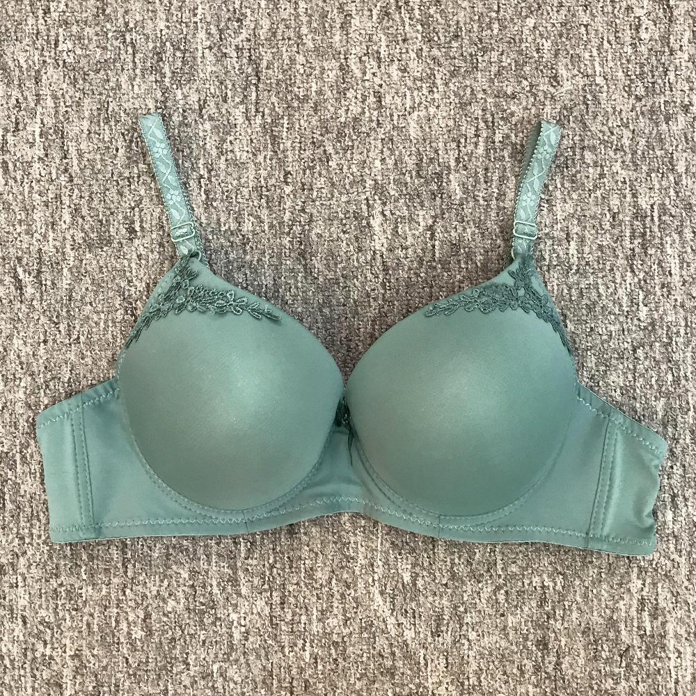 South East Asia gather underwear women's bra with steel ring upper support medium thick cup close breast anti sagging bra