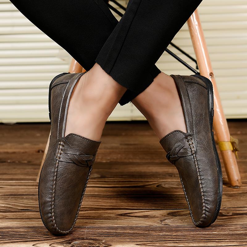 Fashion High Quality Leather Men Casual Shoes Comfortable Light Men Loafers Formal Men Dress Shoes Breathable Slip On Men Driving Shoes