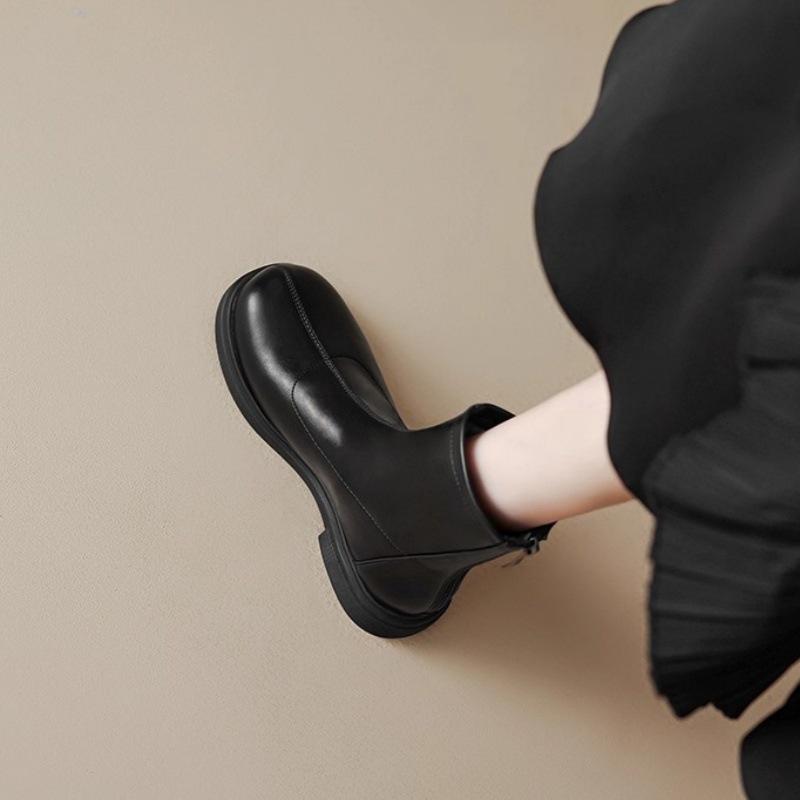 Små fötter~ Bekväma elastiska korta stövletter damers barfota stövlar 2025 ny koreansk version tunna stövlar Martin-kängor platta enkelstövlar