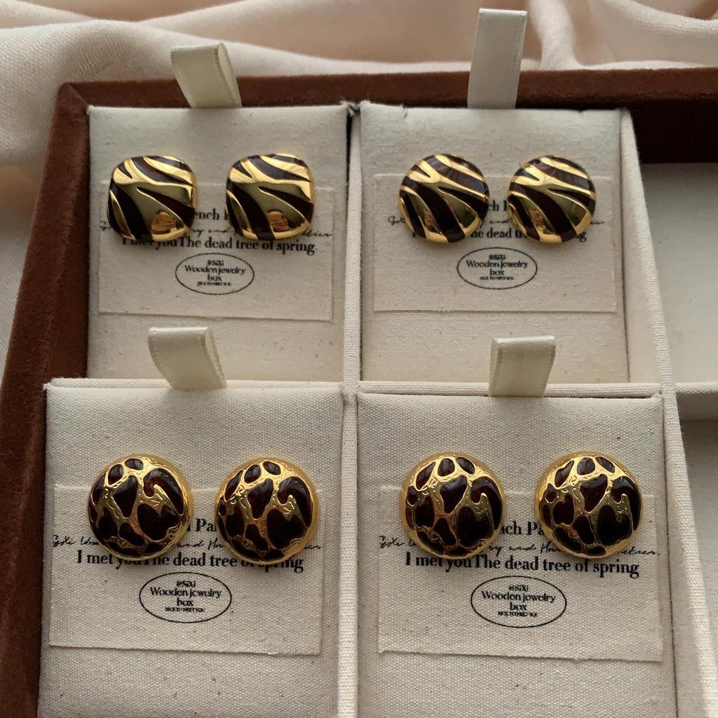 Unique Metal Zebra Pattern Stud Earrings French Retro Wild Light Luxury Niche Exquisite Commuting High Sense