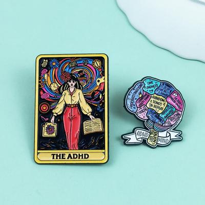 Çizgi Film Kız Tarot Kartı Broşu: ADHD Dostu Avrupa/Amerikan Rozet