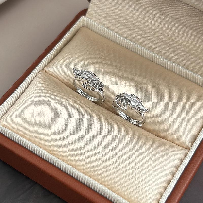 Супер блестящие цирконы Ледяной кристалл Лист Ушная пряжка Модные универсальные Нишевые серьги легкой роскоши Женские Высококачественные простые серьги для повседневной носки