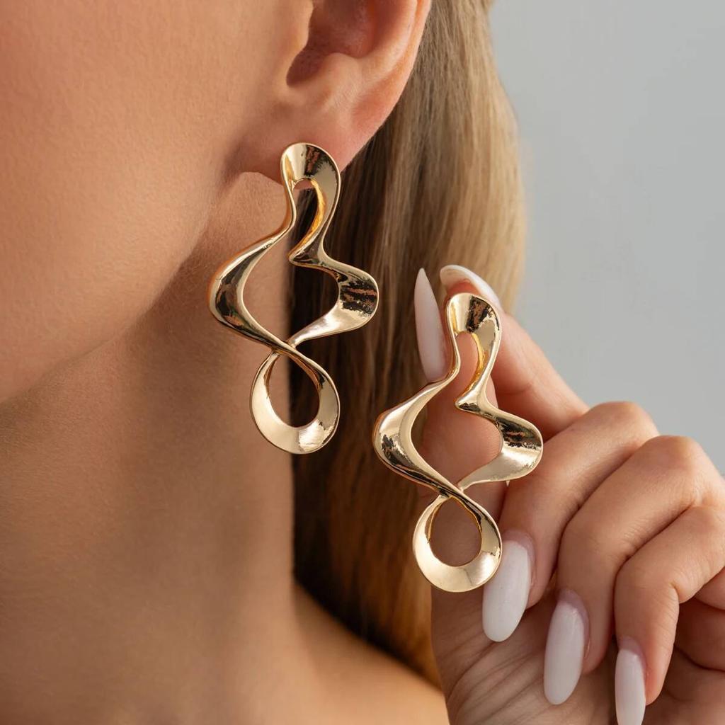 Salircon 2026 Nuovi Semplici Orecchini Pendenti Irregolari Lucidi in Metallo Intrecciato per Donna Orecchini Geometrici Vuoti Creativi Gioielli