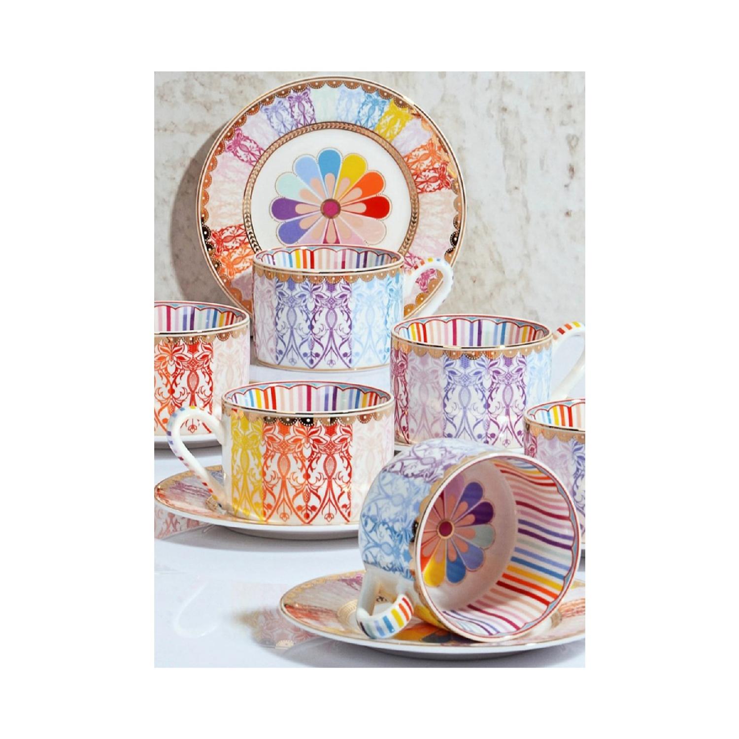 

Набір порцелянових кавових чашок з 6 шт