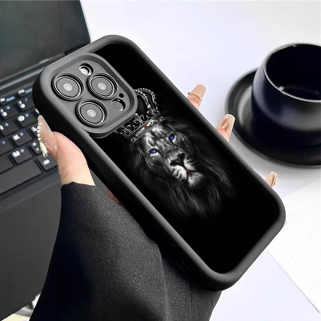 Lion Head Crown Black Groove iPhone 15/16/17 Pro Max Protective Case