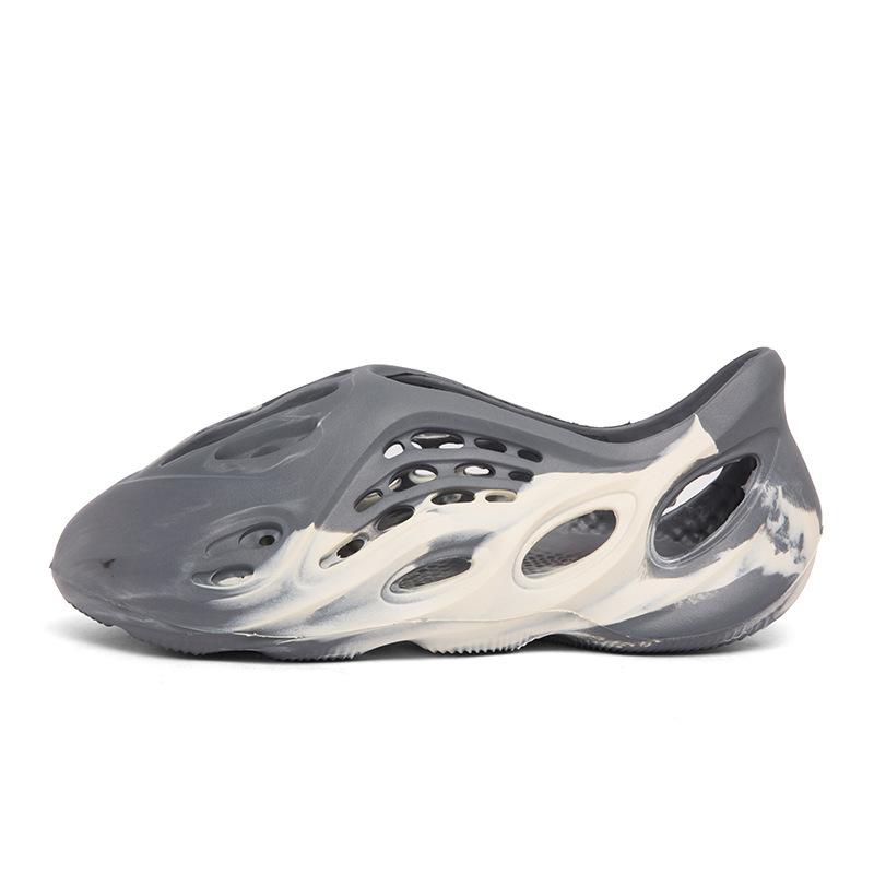 Summer New Camouflage Coconut Hole Sandals Roman Beach Shoes Casual Sandals Male Couple One Piece 2025