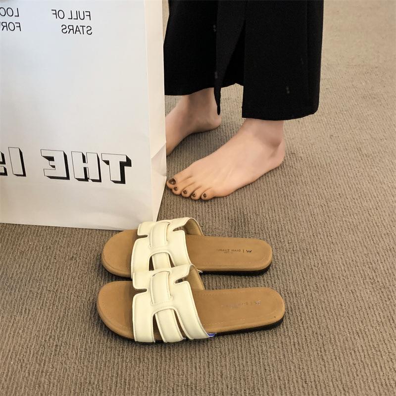 Fashion beach sandals are versatile and popular outside, and Boken temperament is trendy with flat-bottomed slippers for women in the summer of 2025