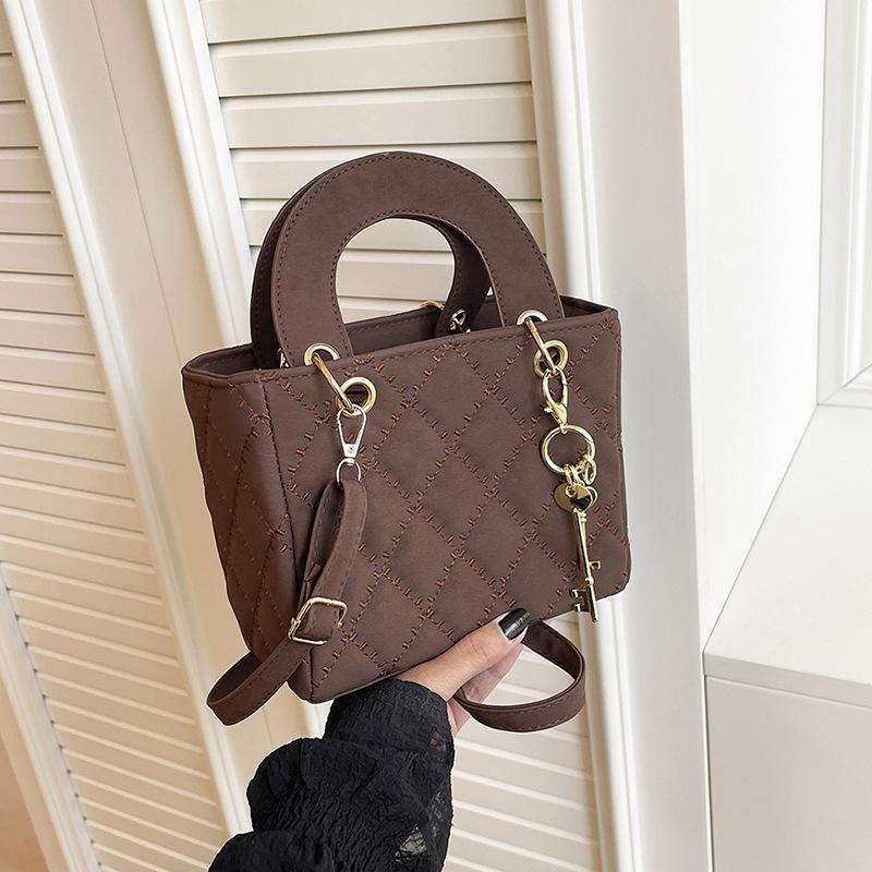 Niche design casual simple texture shoulder bag 2025 autumn new small square bag women's commuter messenger bag
